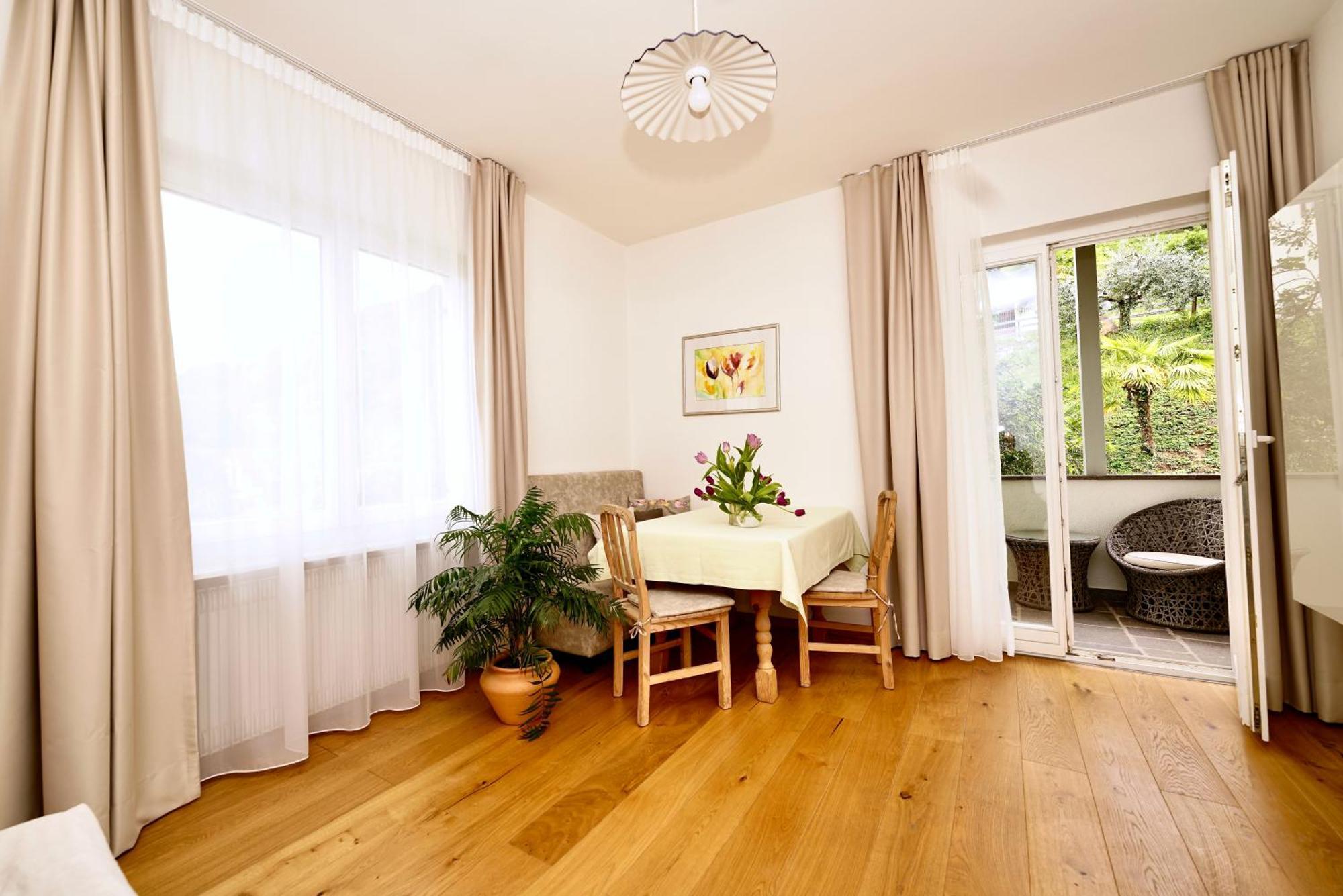 Burgunderhof Villa Montagna Luaran gambar